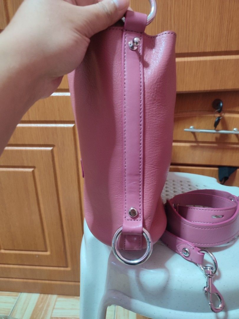 Rare Rebecca Minkoff Bag (Category: Shoulder Bags) located in Cavite. Submitted by momandbabypreloved24 (Listing ID 1459816086, Image 3). Description: Rare Rebecca Minkoff Bag in Old Rose color 😍 has flaws as seen on last two pics: expired leather on the inside due to storage 😓 but like new condition yung outer part ng bag..