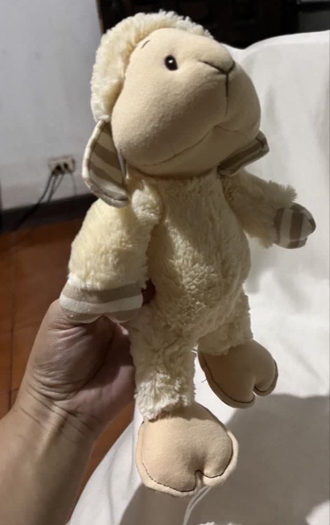Sheep cream plush (Category: Plushies & Soft Toys) located in Paranaque City. Submitted by bonsaiart (Listing ID 1459700558, Image 2). Description: Pre owned Good condition 275+sf Payment via GCASH or paymaya No to meetup No to cop / cod Shipping via j&t only.