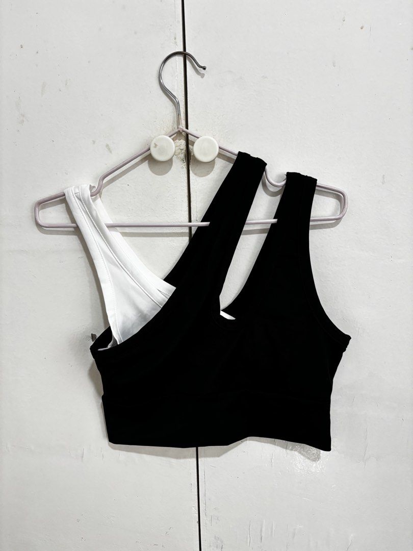 SHEIN Black & White Sports Bra (Category: Activewear) located in Manila. Submitted by dianafayesimbre (Listing ID 1459833367, Image 3). Description: - SHEIN sports bra - Size: S on tag but can fit xs to m - Color: Black with 'RUN' print, White - Features unique strap designs - Ideal for workouts and casual wear - Brand new - Unpadded.