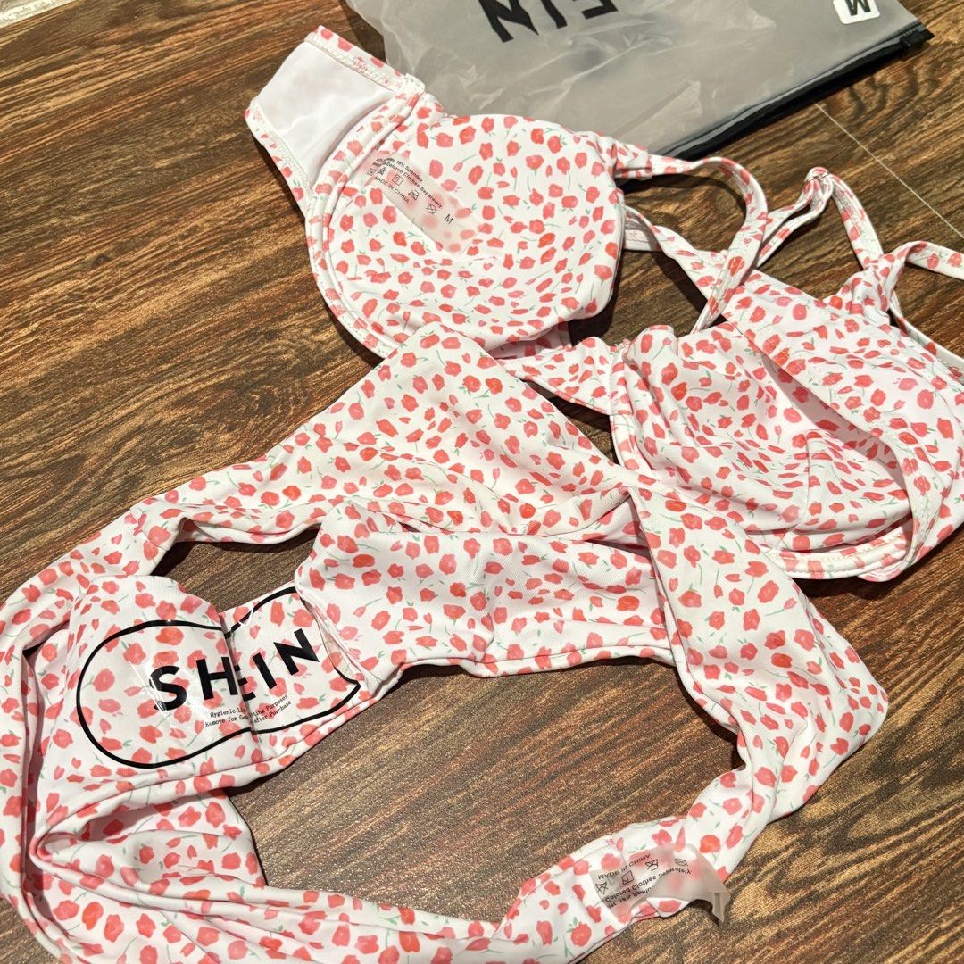 SHEIN White Floral Print Bikini Set Size M (Category: Bikinis & Swimsuits) located in Las Pinas. Submitted by yvonnedb (Listing ID 1459874692, Image 3). Description: Underwire.