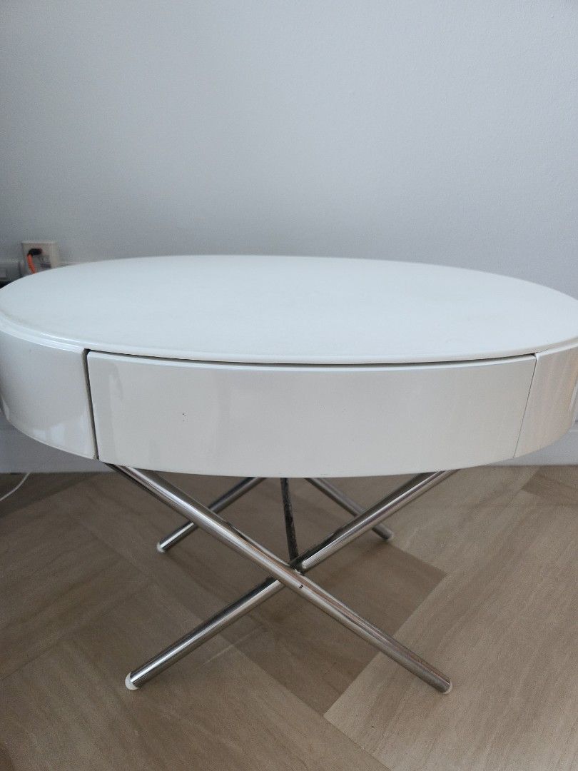 Side table (Category: Tables & Sets) located in Singapore. Submitted by 8scl8 (Listing ID 1459717646, Image 1). Description: White Melanie finished Comes with one drawer with deep depth Bottom frame is rusty (see last photo) Not for fussy buyer.