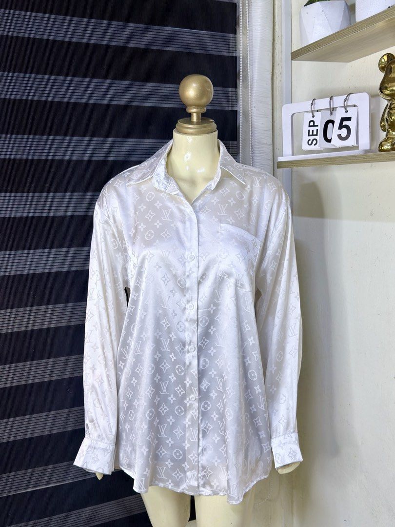 SILK LONGSLEEVES(A65) (Category: Longsleeves) located in Bulacan. Submitted by nicolaiscloset (Listing ID 1459787185, Image 2). Description: .