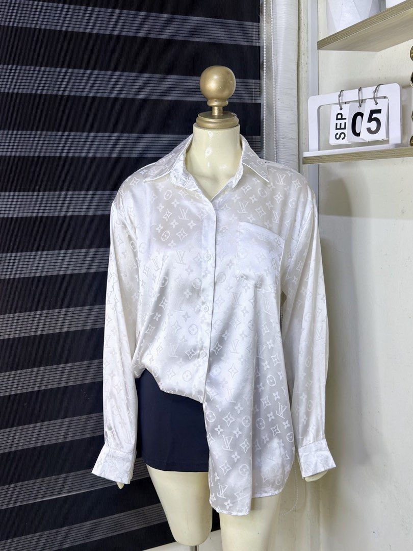 SILK LONGSLEEVES(A65) (Category: Longsleeves) located in Bulacan. Submitted by nicolaiscloset (Listing ID 1459787185, Image 3). Description: .