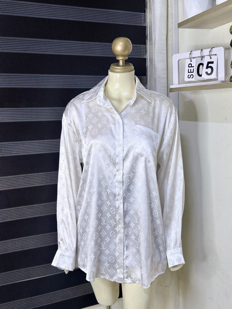 SILK LONGSLEEVES(A65) (Category: Longsleeves) located in Bulacan. Submitted by nicolaiscloset (Listing ID 1459787185, Image 1). Description: .