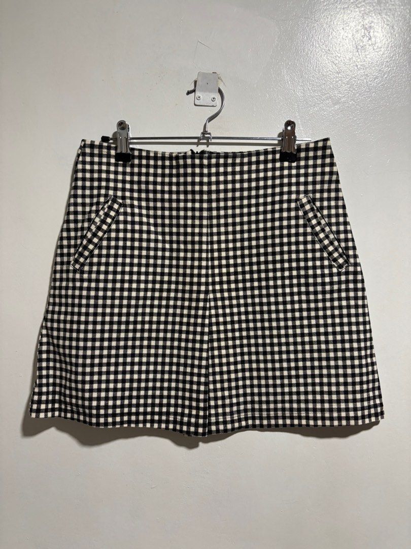Sinbounboun Gingham Skirt (Category: Skirts) located in Cavite. Submitted by aceepreeloved (Listing ID 1459784878, Image 1). Description: Size: L on tag Waist: 13.5 in Hips: 18 in Length: 15.5 Issues: - The zipper might broke if you go further than Large (Note: Please know and check your measurements. I cannot, most of the time, provide “when worn” because of my job. Please bear with me.).