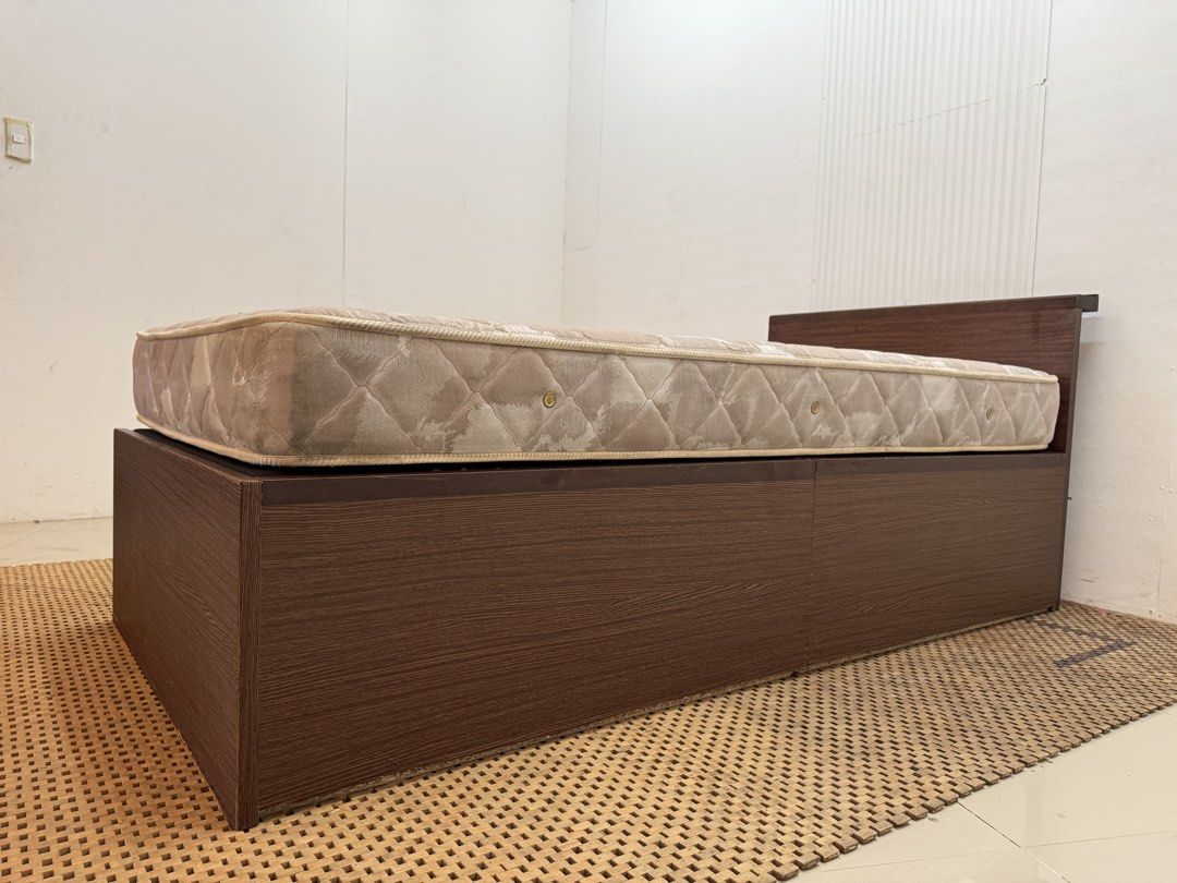 Single bedset with storage (Category: Bed Frames & Mattresses) located in Quezon City. Submitted by matetdevis13 (Listing ID 1459895376, Image 2). Description: .