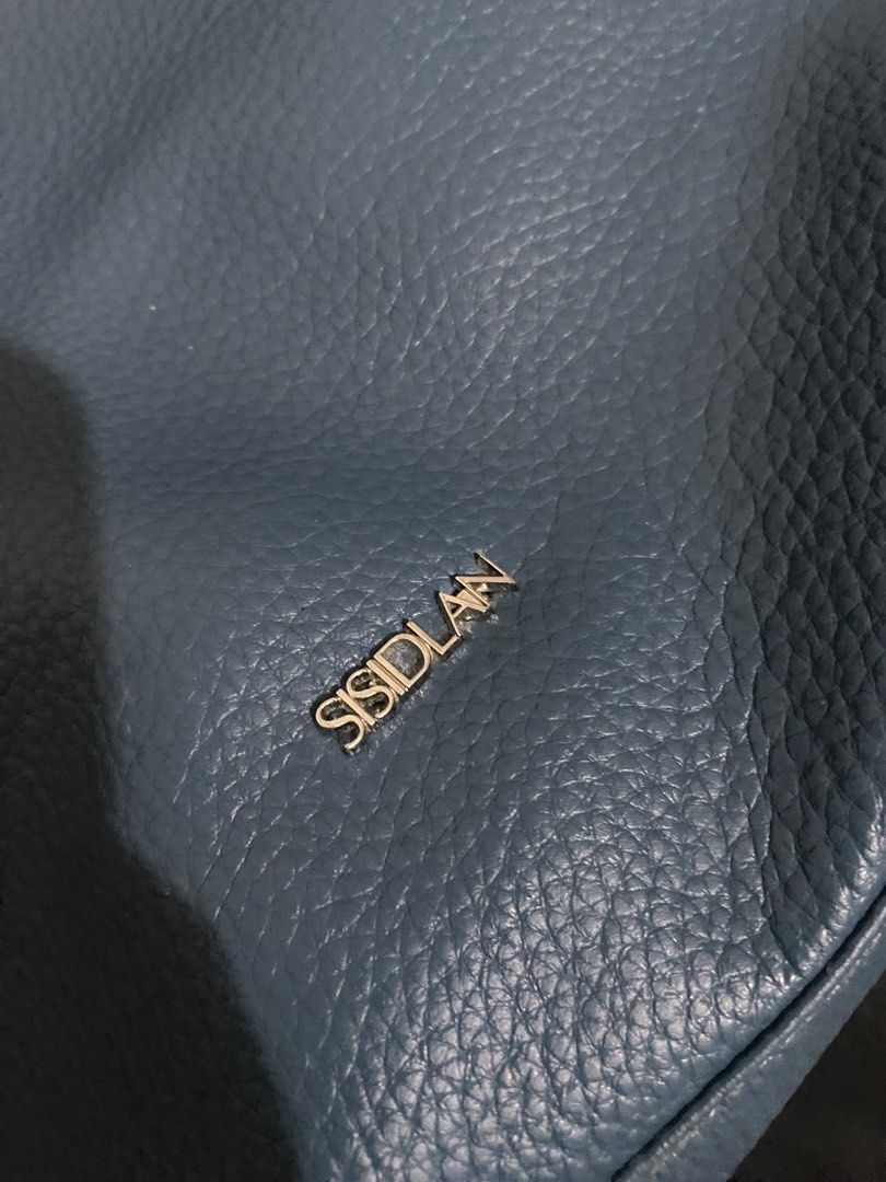 SISIDLAN Blue Leather Shoulder Bag (Category: Shoulder Bags) located in Manila. Submitted by royalstar-3448 (Listing ID 1459762011, Image 2). Description: mop: maya/gotyme - Blue leather shoulder bag from SISIDLAN - Interior lining shows wear and tear near the zipper - Stylish and perfect for everyday use.