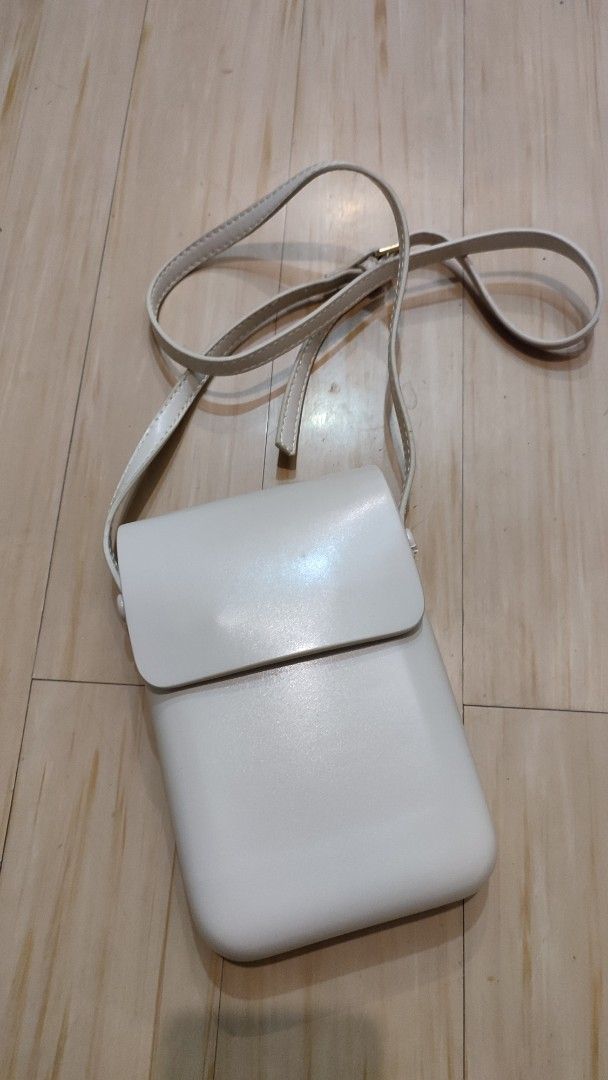 Sling Bag (Category: Cross-body Bags) located in Antipolo. Submitted by aileenpuno23 (Listing ID 1459811539, Image 1). Description: Never been used..