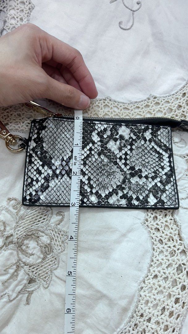 Small Purse (Category: Wallets & Card holders) located in Makati City. Submitted by cestparfaitvintagejewelries (Listing ID 1459865061, Image 3). Description: .