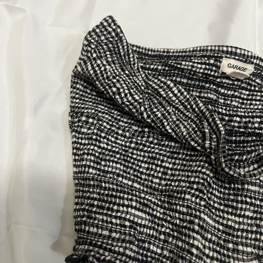Smocked Tube Top (Category: Sleeveless) located in Imus. Submitted by niftees.eco (Listing ID 1459708924, Image 2). Description: Cute smocked gingham tube top from Garage. Stretchy fit with a ruffled hem. S-M (Stretchy!) .