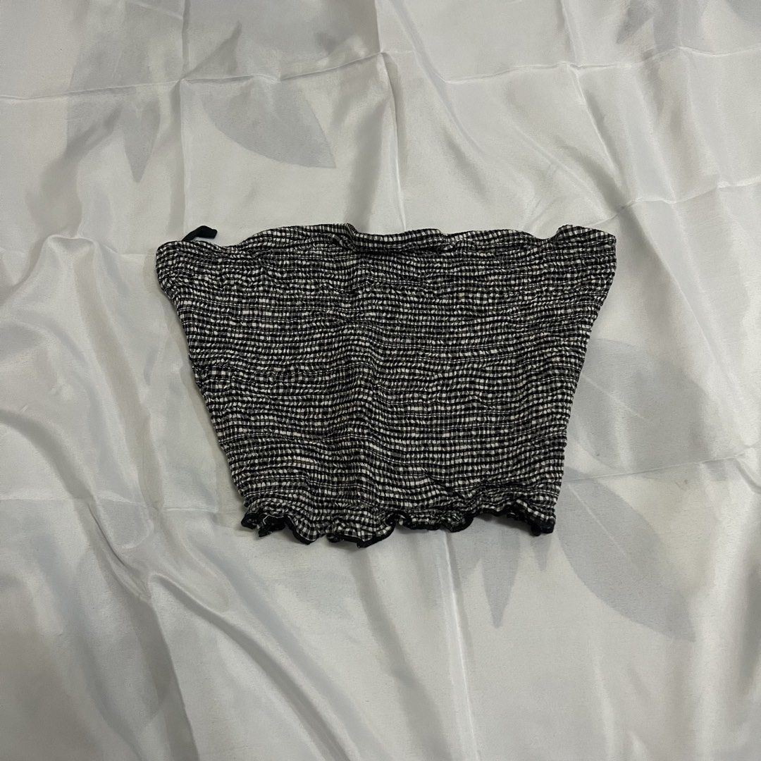 Smocked Tube Top (Category: Sleeveless) located in Imus. Submitted by niftees.eco (Listing ID 1459708924, Image 1). Description: Cute smocked gingham tube top from Garage. Stretchy fit with a ruffled hem. S-M (Stretchy!) .