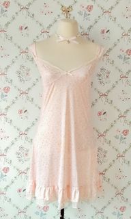 (Category: ) located in . Submitted by adore.armoire (Listing ID 1459790861, Image 1). Description: .