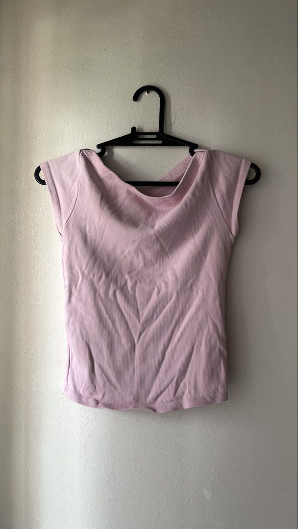 Soft Pink Ribbed Cropped Top (Category: Shirts) located in Quezon City. Submitted by deargenna (Listing ID 1459823035, Image 1). Description: - Pink ribbed cropped top - Cap sleeves - Scoop neckline - Stretchy material - Fits like a size Small or Medium - Ideal for casual outfits or layering * 💳 MOP: GCash / Bank Transfer * 🛵 MOD: Same-day delivery via Lalamove / Grab (Buyer pays SF) * 📍 Pick-Up: Greenfield District, Mandaluyong OR Quezon City