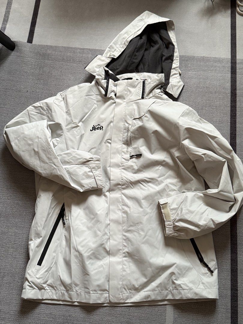 Soft shell jacket (Category: Coats, Jackets and Outerwear) located in Singapore. Submitted by mitchluck (Listing ID 1459776227, Image 1). Description: .