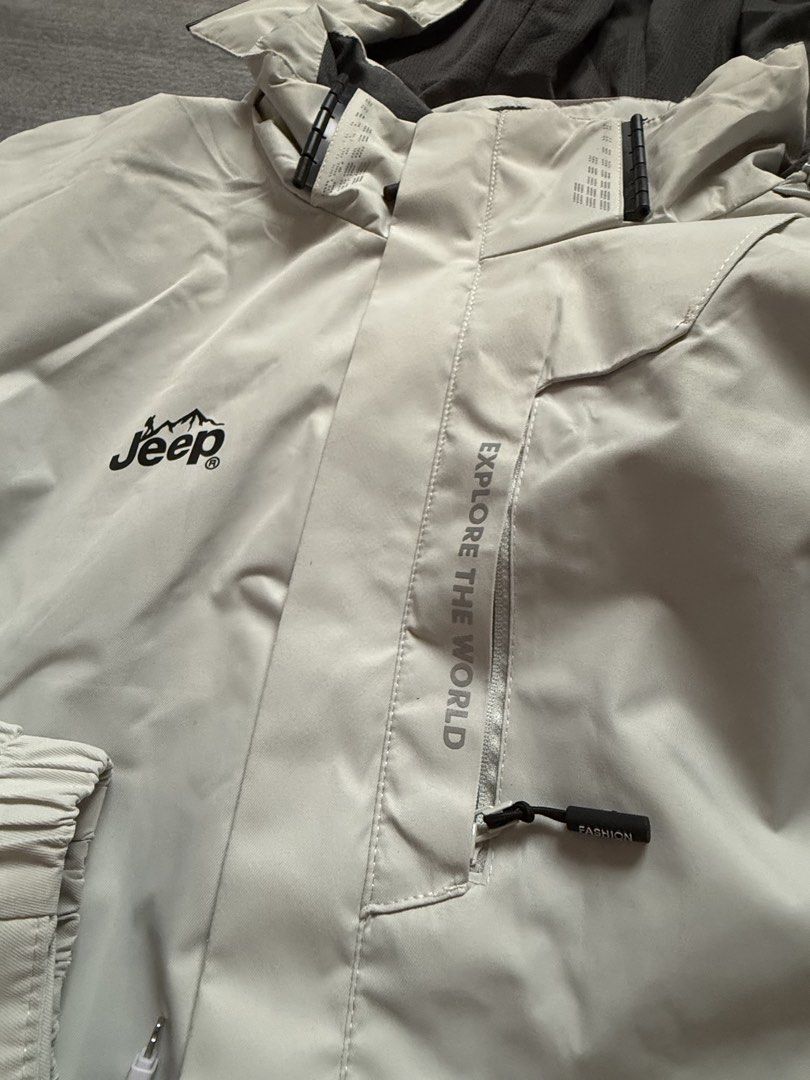 Soft shell jacket (Category: Coats, Jackets and Outerwear) located in Singapore. Submitted by mitchluck (Listing ID 1459776227, Image 2). Description: .