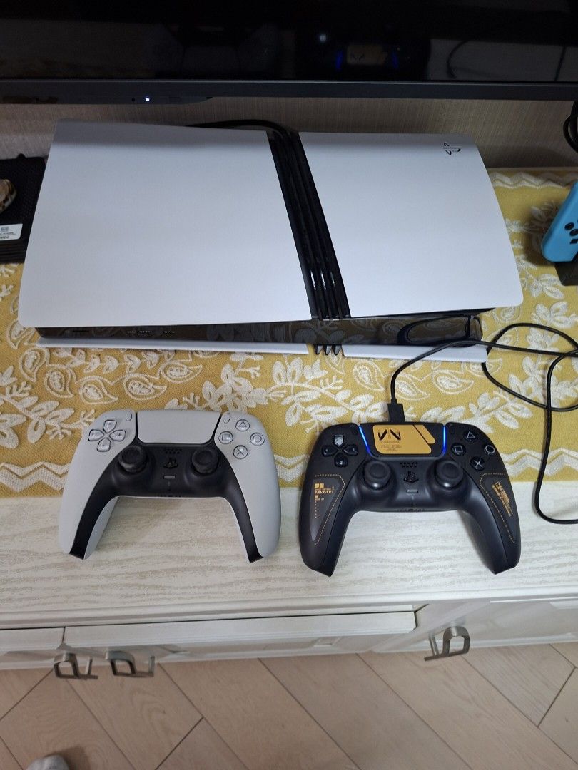 Sony PS5 pro （分類：PlayStation）位於 Hong Kong。 由 patrick.keiho 提交（商品編號 1459867613，圖片 3）。簡介： 玩過二次，差不多全新，有單有續保三年，二個手制 $9500。