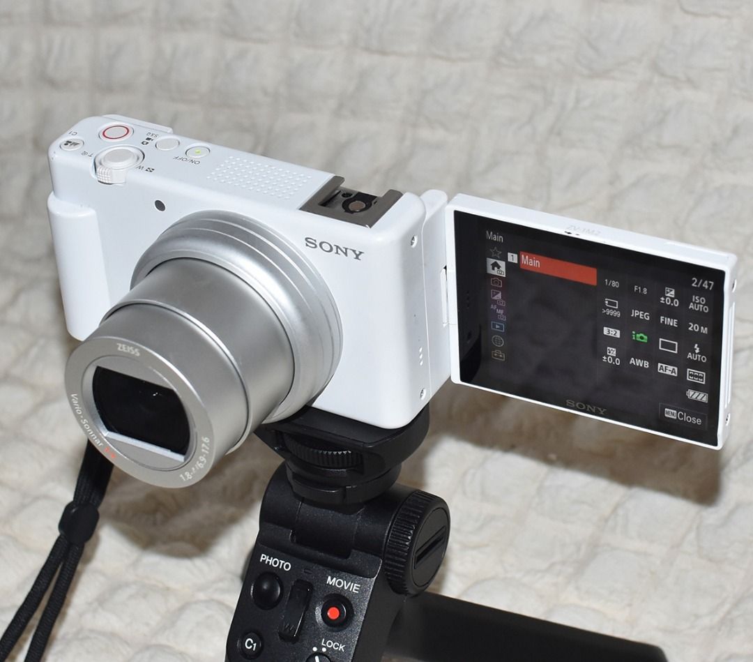 Sony ZV-1 Mark II, 4K Compact Vlog Digital Camera (Category: Cameras) located in Pasig City. Submitted by danielkim74 (Listing ID 1459824120, Image 2). Description: Sony ZV-1 Mark II, 4K Compact Vlog Digital Camera Super Smooth and good condition Perfect for vlogging. No defect, No issue Original Price : 50,999 (2025-2026) Selling Price : 37,000 No more last price, Fixed price <Specifications> - 20.1 M pixel - 3" Side Flip-Out Touchscreen LCD - U