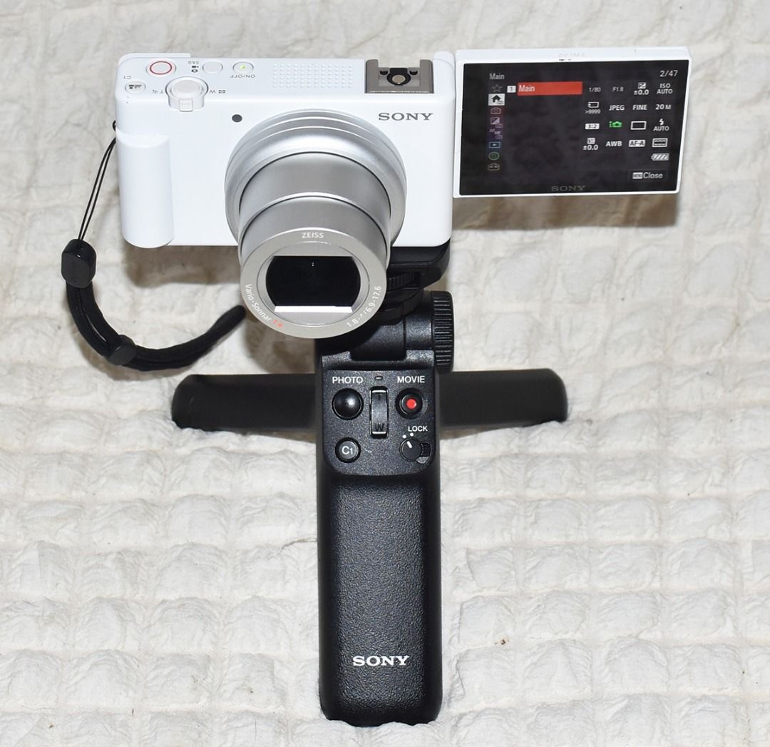 Sony ZV-1 Mark II, 4K Compact Vlog Digital Camera (Category: Cameras) located in Pasig City. Submitted by danielkim74 (Listing ID 1459824120, Image 1). Description: Sony ZV-1 Mark II, 4K Compact Vlog Digital Camera Super Smooth and good condition Perfect for vlogging. No defect, No issue Original Price : 50,999 (2025-2026) Selling Price : 37,000 No more last price, Fixed price <Specifications> - 20.1 M pixel - 3" Side Flip-Out Touchscreen LCD - U
