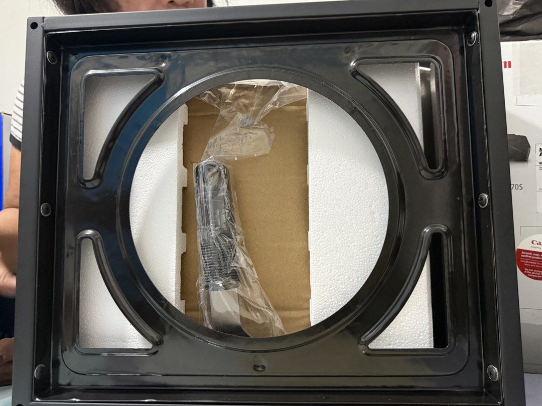 Sourdough Pizza Oven with Thermometer (Category: Ovens & Toasters) located in Cadiz. Submitted by smd_shop1 (Listing ID 1459847412, Image 3). Description: - Black pizza oven for delicious homemade pizzas - Built-in thermometer displays temperatures up to 900F/480C - Compact and user-friendly design - Comes with essential accessories inside.