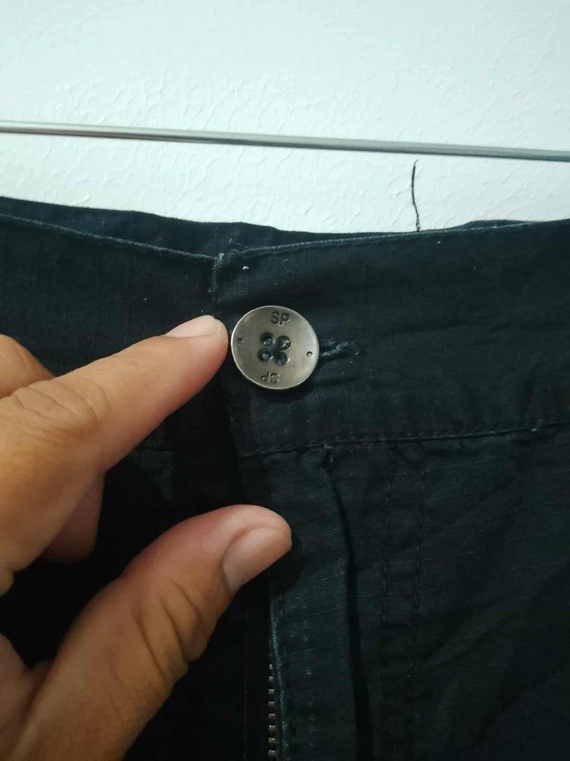 Southpole Black Cargo Shorts Size 36 (Category: Shorts) located in Manila. Submitted by romeoamoro00044 (Listing ID 1459784192, Image 3). Description: - Brand: Southpole - Color: Black - Size: 36 - Style: Cargo shorts - Closure: Button and zip - Features: Multiple pockets for storage - Ideal for: Casual wear.