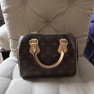 (Category: ) located in . Submitted by preloved_bycasarobles (Listing ID 1459892810, Image 1). Description: .