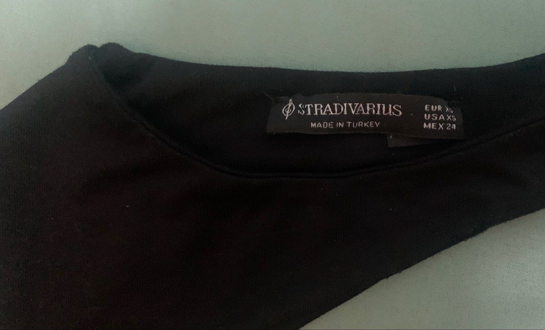 Stradivarius Crop Top (Category: Sleeveless) located in Manila. Submitted by yzacatris (Listing ID 1459749041, Image 3). Description: brand: stradivarius size: xs loc: qc.