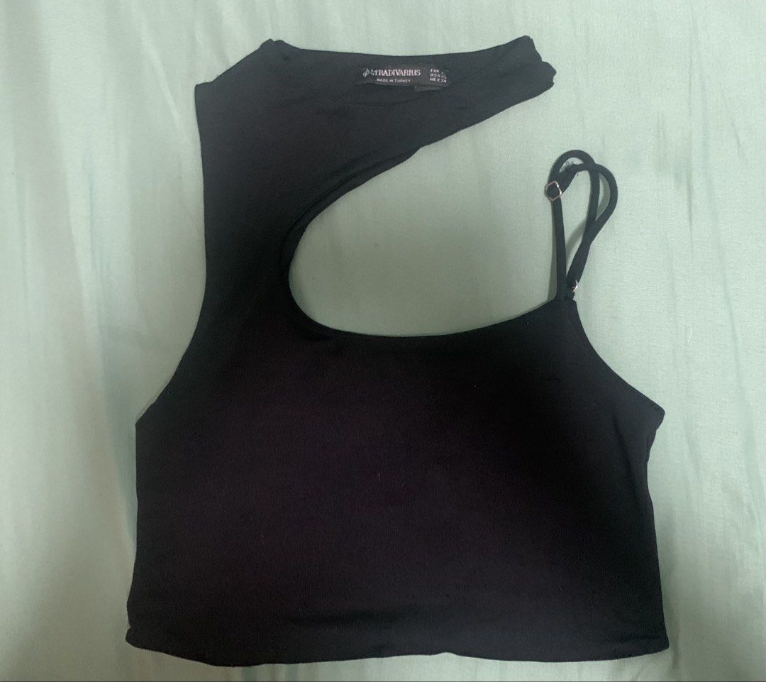Stradivarius Crop Top (Category: Sleeveless) located in Manila. Submitted by yzacatris (Listing ID 1459749041, Image 2). Description: brand: stradivarius size: xs loc: qc.