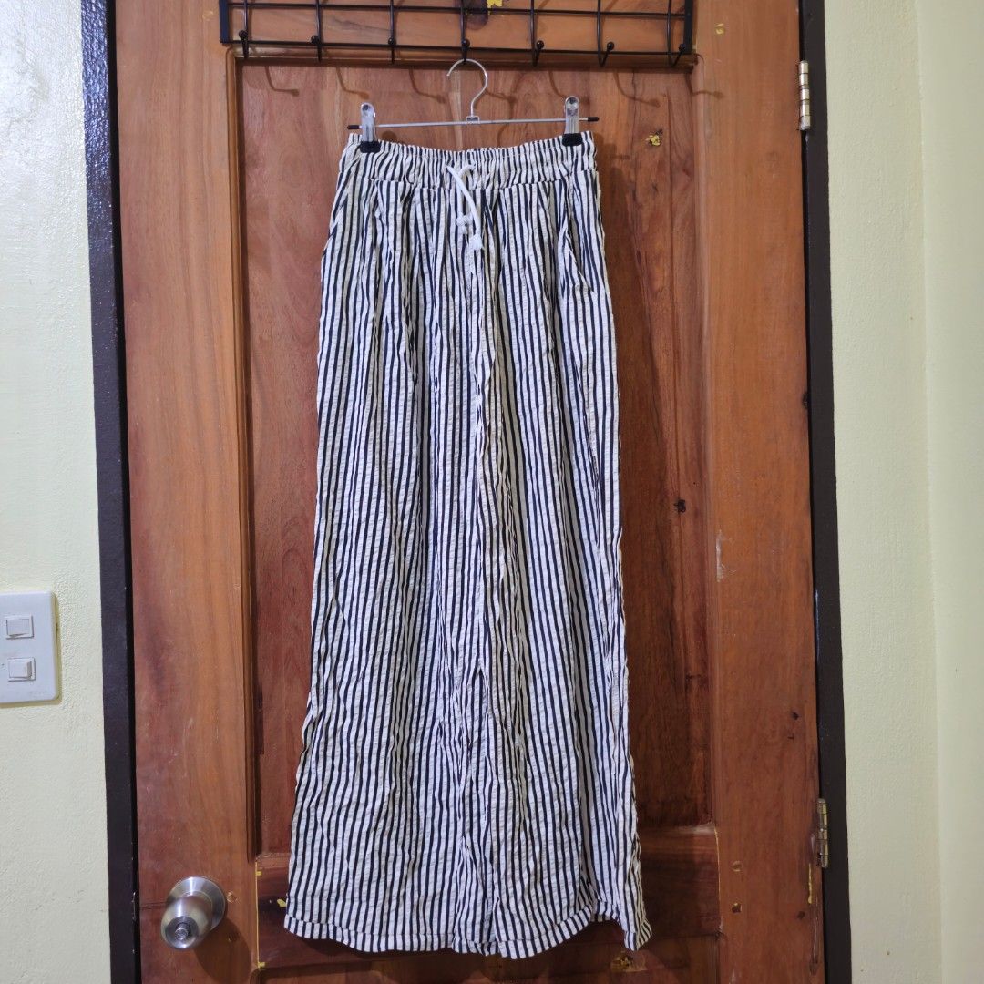 Striped Wide Leg Pants with Drawstring Waist (Category: Other Bottoms) located in Tagaytay City. Submitted by jesssipreloved (Listing ID 1459787512, Image 2). Description: - Black and white striped wide leg pants - Elastic waistband with drawstring tie - Side pockets for convenience - Ideal for casual outings or lounging at home - Effortlessly style with a basic top DM for measurements and other info 😊.