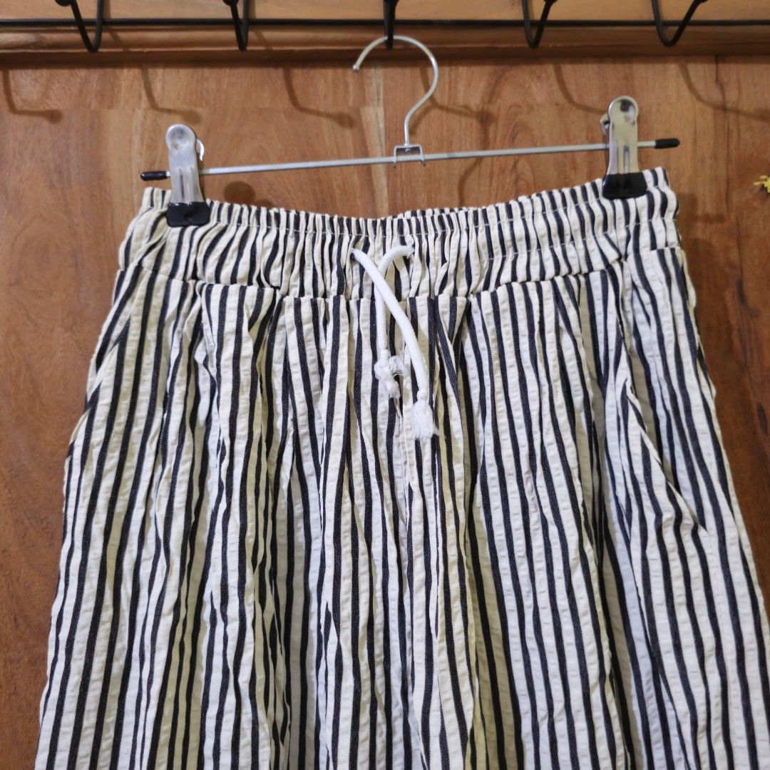 Striped Wide Leg Pants with Drawstring Waist (Category: Other Bottoms) located in Tagaytay City. Submitted by jesssipreloved (Listing ID 1459787512, Image 3). Description: - Black and white striped wide leg pants - Elastic waistband with drawstring tie - Side pockets for convenience - Ideal for casual outings or lounging at home - Effortlessly style with a basic top DM for measurements and other info 😊.