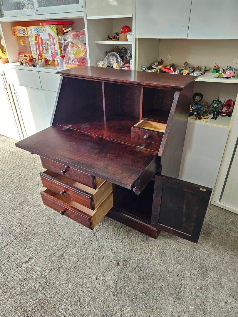Study Table (Category: Shelves, Cabinets & Racks) located in Quezon City. Submitted by ledamadel (Listing ID 1459767322, Image 2). Description: Study Table ‼️₱7800‼️ ✔L-35 H-40 W-11/17.5 inches ✔2 Doors and 6 Drawers 🗄 ✔️Solidwood & Plywood Back! 💢 ✔Scratches As-is! 👌 Location: 40 Aplaya St Napocor Vill. Tandang Sora Quezon City. For inquiry please Pm us or Call. 09066885859 Please like our page thanks! 👇👇👇👇 KMA O’shop #japansurplus #kmaos