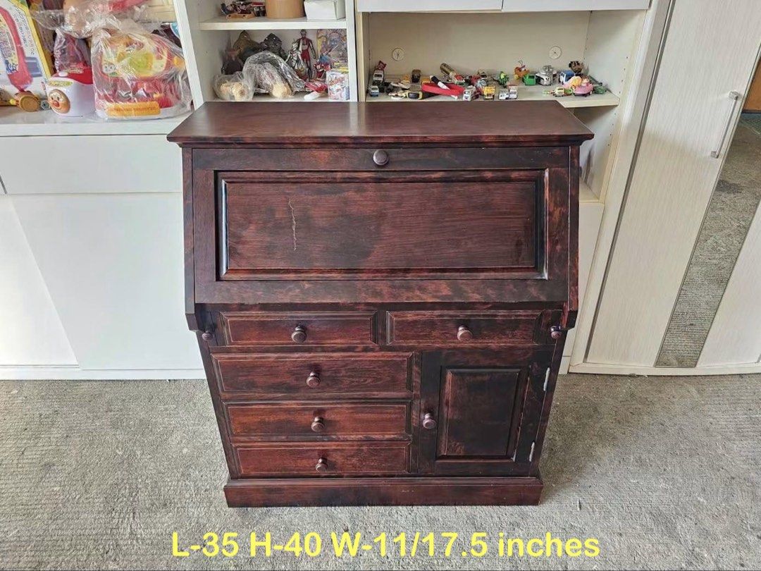 Study Table (Category: Shelves, Cabinets & Racks) located in Quezon City. Submitted by ledamadel (Listing ID 1459767322, Image 1). Description: Study Table ‼️₱7800‼️ ✔L-35 H-40 W-11/17.5 inches ✔2 Doors and 6 Drawers 🗄 ✔️Solidwood & Plywood Back! 💢 ✔Scratches As-is! 👌 Location: 40 Aplaya St Napocor Vill. Tandang Sora Quezon City. For inquiry please Pm us or Call. 09066885859 Please like our page thanks! 👇👇👇👇 KMA O’shop #japansurplus #kmaos