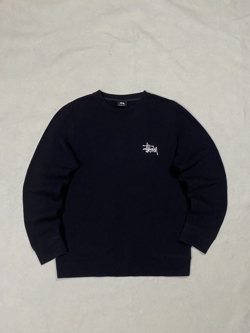 Stussy big logo Longsleeve (Category: Longsleeves) located in Dasmarinas. Submitted by ridgeridethrift (Listing ID 1459844980, Image 3). Description: Stussy Crewneck Basic Big Logo Measurements: Width - 21.5 Length - 27.5 Sleeve - 25.5 Item Description : Minor fade 2000+ shipping fee Dm to purchase 📥.