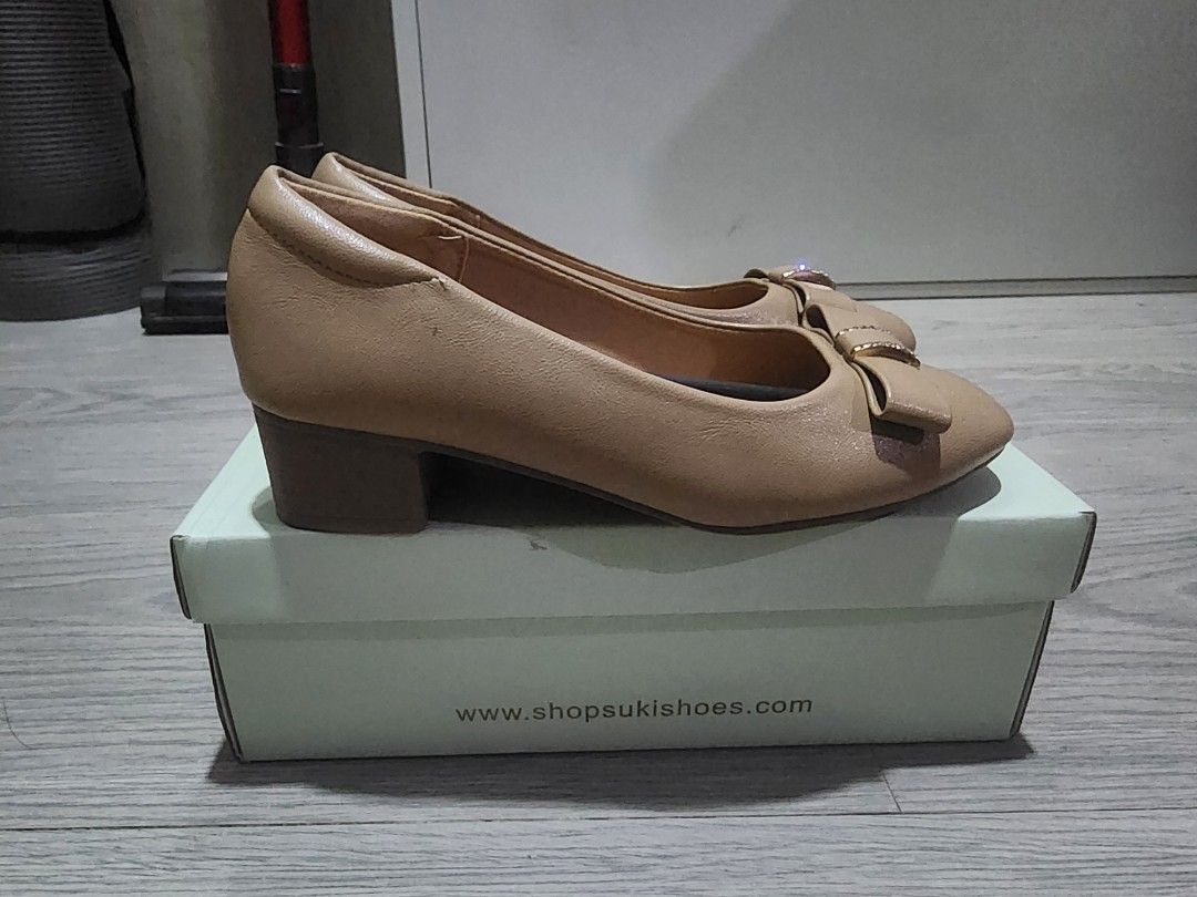 Suki Work Shoes (Category: Heels) located in Caloocan City. Submitted by dpcenteno (Listing ID 1459725825, Image 2). Description: RFS: Too small for me Used once. Very comfortable shoes.