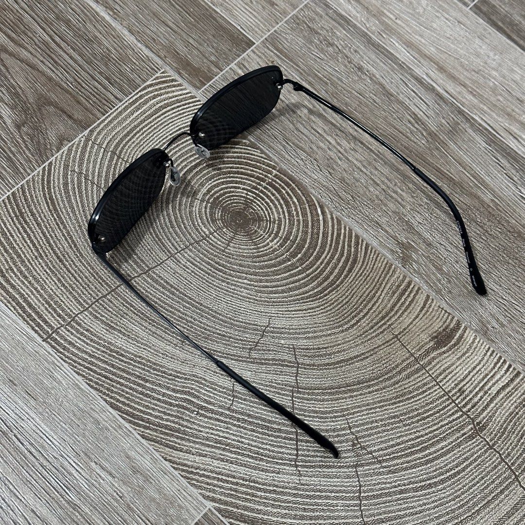 SUNNIES STUDIOS STEVIE IN CHARCOAL MIDNIGHT (Category: Sunglasses & Eyewear) located in Makati City. Submitted by champ4gnemami (Listing ID 1459753723, Image 3). Description: .