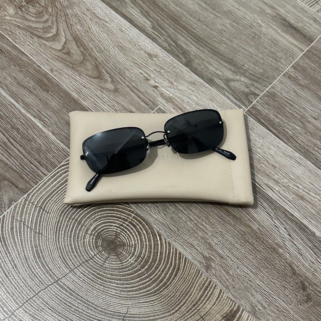 SUNNIES STUDIOS STEVIE IN CHARCOAL MIDNIGHT (Category: Sunglasses & Eyewear) located in Makati City. Submitted by champ4gnemami (Listing ID 1459753723, Image 1). Description: .