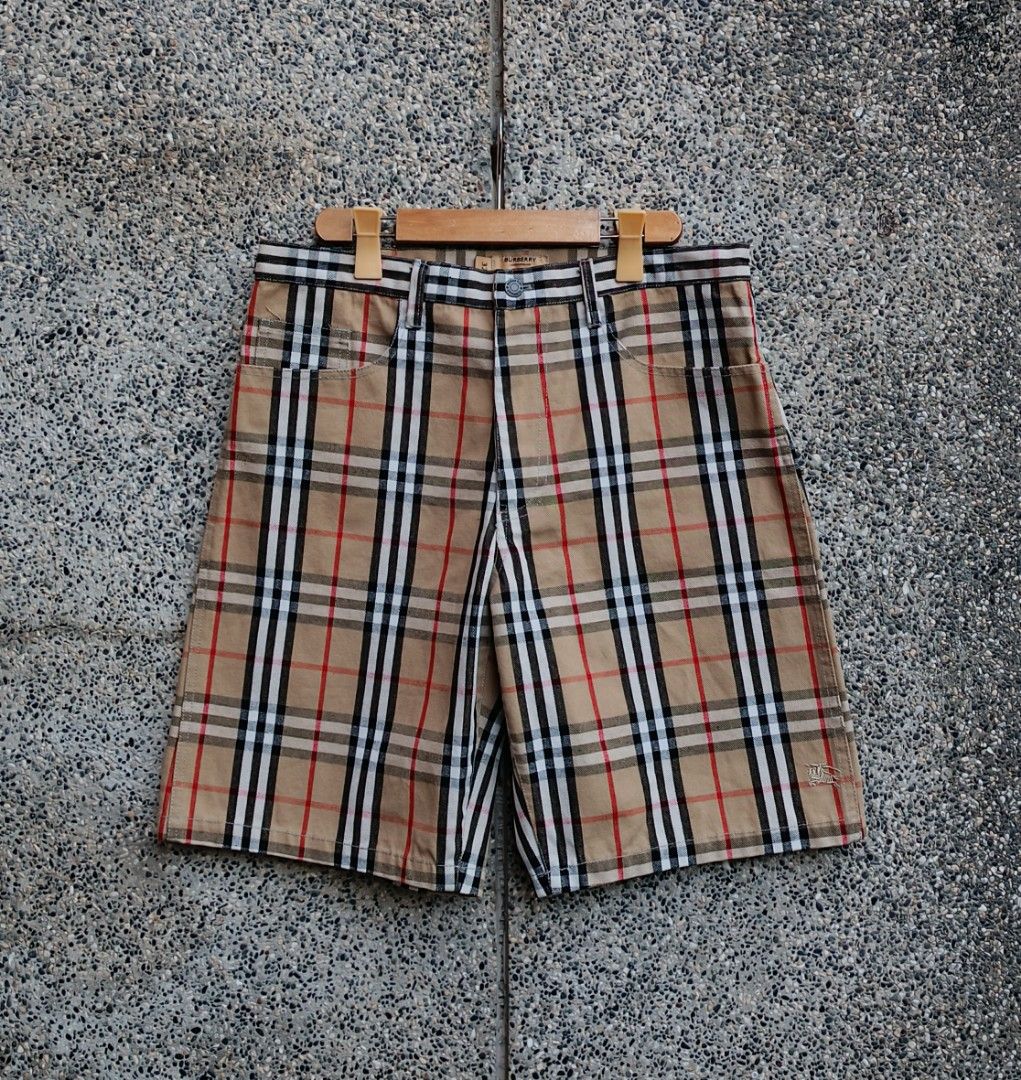 Supreme x Burberry Denim Short (Category: Shorts) located in Davao. Submitted by st333tcartel (Listing ID 1459768908, Image 1). Description: Size 32 Waist 17 Length 21 Leg opening 12.