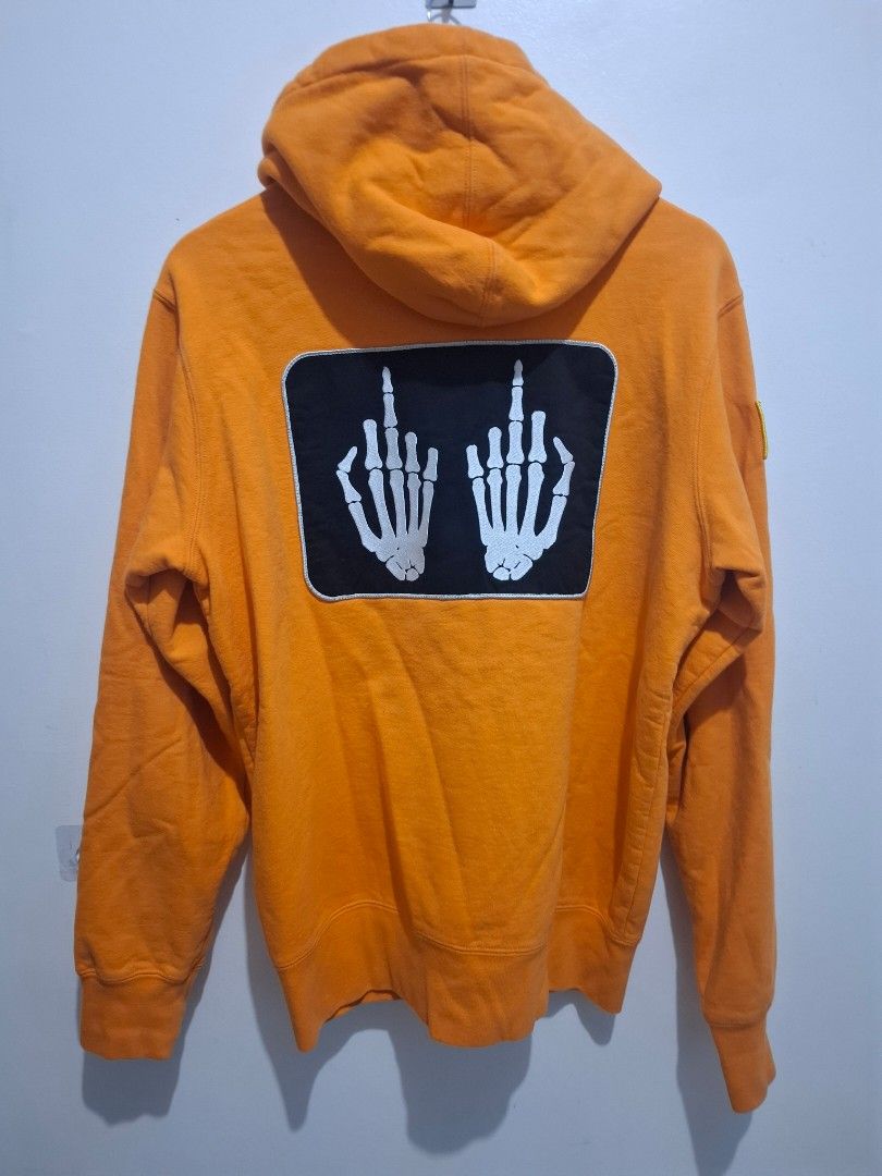 Supreme x hysteric glamour medium (Category: Coats, Jackets and Outerwear) located in Tarlac. Submitted by christopher.24 (Listing ID 1459791593, Image 2). Description: excellent condition legit.