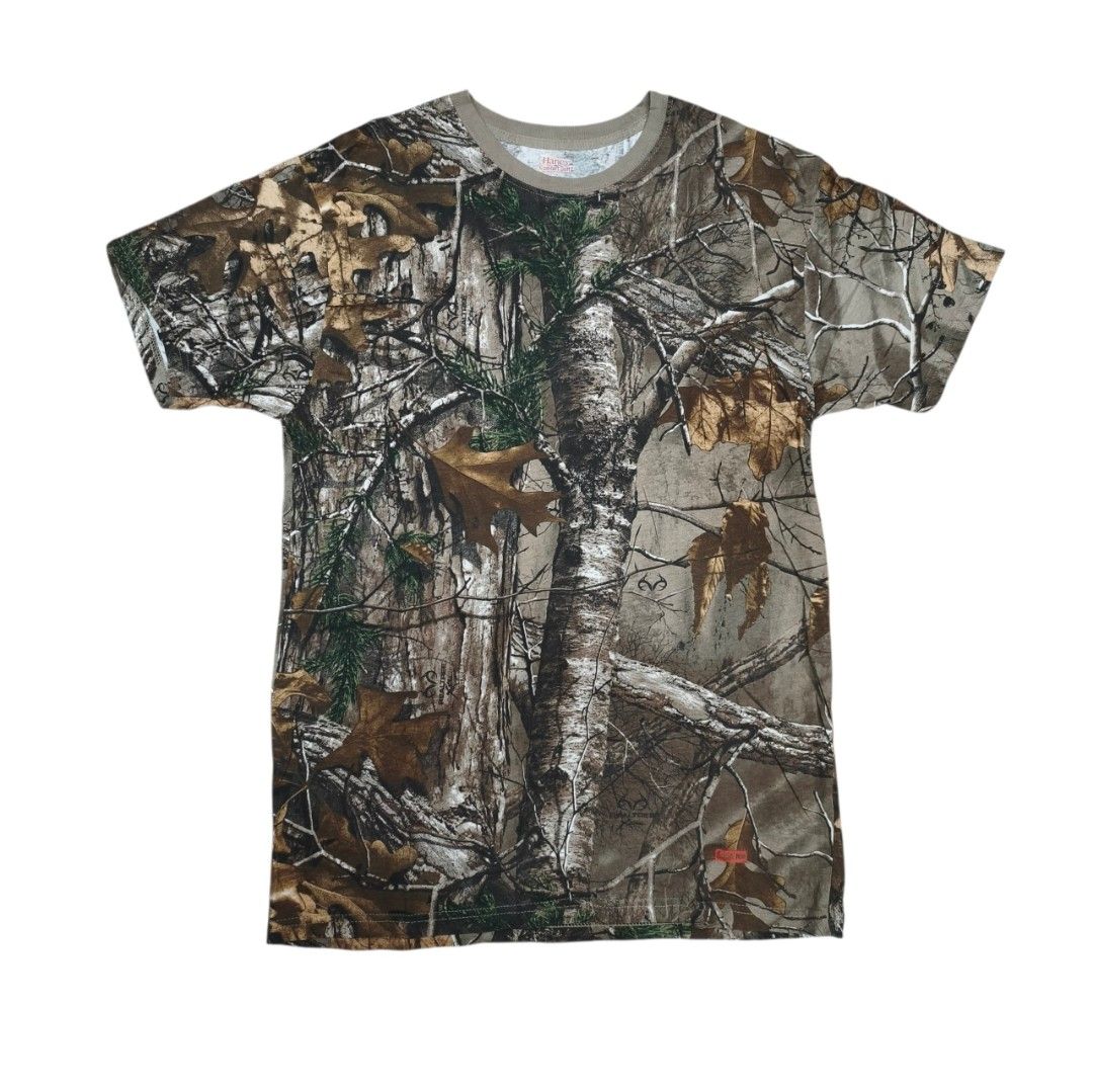 Supreme x Realtree x Hanes tee (Category: Luxury Apparel) located in Digos. Submitted by emmanuel28 (Listing ID 1459839551, Image 1). Description: Supreme x Realtree by Hanes shirt Authentic Size Medium on tag Dimes: 19 x 27.5 Like new condition no issue Location: Davao del sur Buyer shoulders shipping fee.
