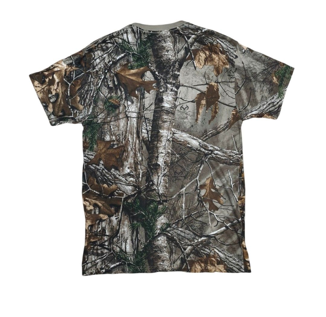 Supreme x Realtree x Hanes tee (Category: Luxury Apparel) located in Digos. Submitted by emmanuel28 (Listing ID 1459839551, Image 2). Description: Supreme x Realtree by Hanes shirt Authentic Size Medium on tag Dimes: 19 x 27.5 Like new condition no issue Location: Davao del sur Buyer shoulders shipping fee.