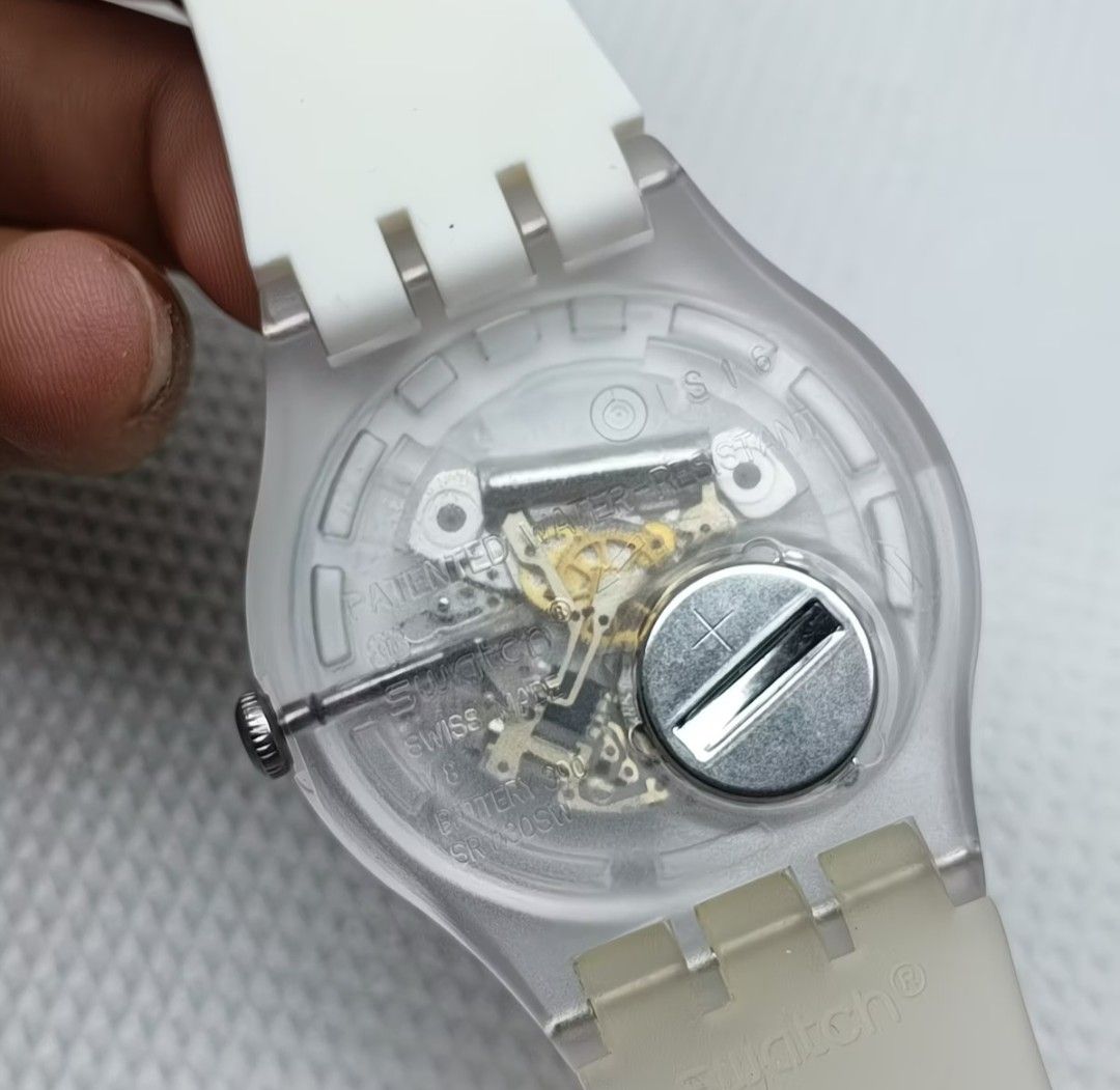 Swatch 白色半透明電子錶 （分類：手錶）位於 Hong Kong。 由 noginogg1 提交（商品編號 1459789827，圖片 3）。簡介： Swatch 白色半透明電子錶 全新 順豐郵寄交收，郵費由買家支付。