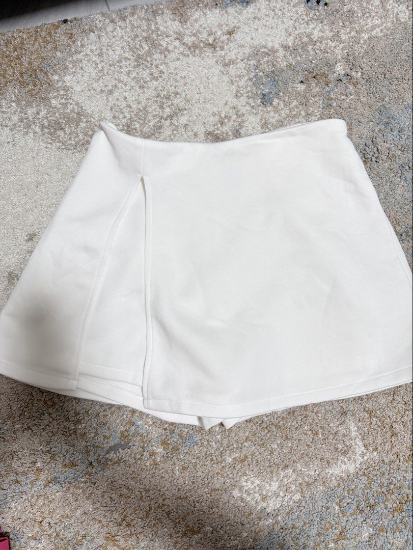 Talent bkk white skirt bigger (Category: Skirts) located in Mabalacat. Submitted by xxshvnc (Listing ID 1459740632, Image 1). Description: Brandnew talent skort bigger size.