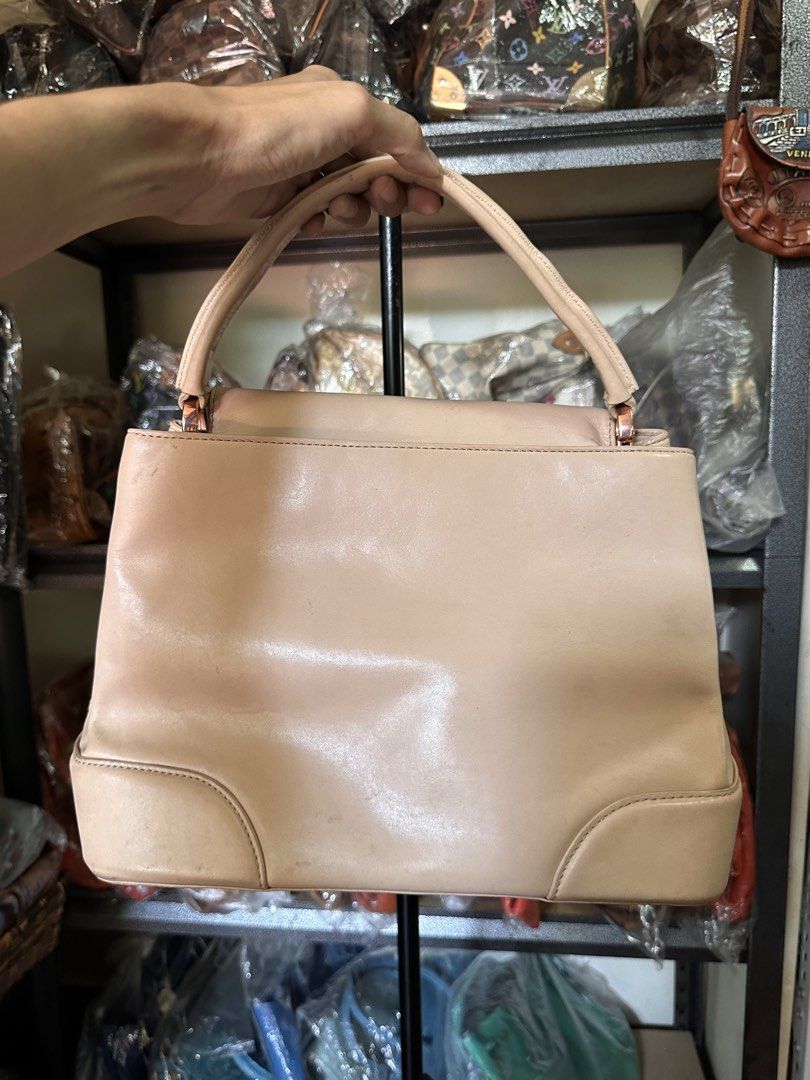 Ted Baker Leather Bag (Category: Cross-body Bags) located in Butuan. Submitted by slownsteady_ (Listing ID 1459801923, Image 3). Description: Beige leather Ted Baker 2-way bag Sling unused Tags still in place Never used, just stored.