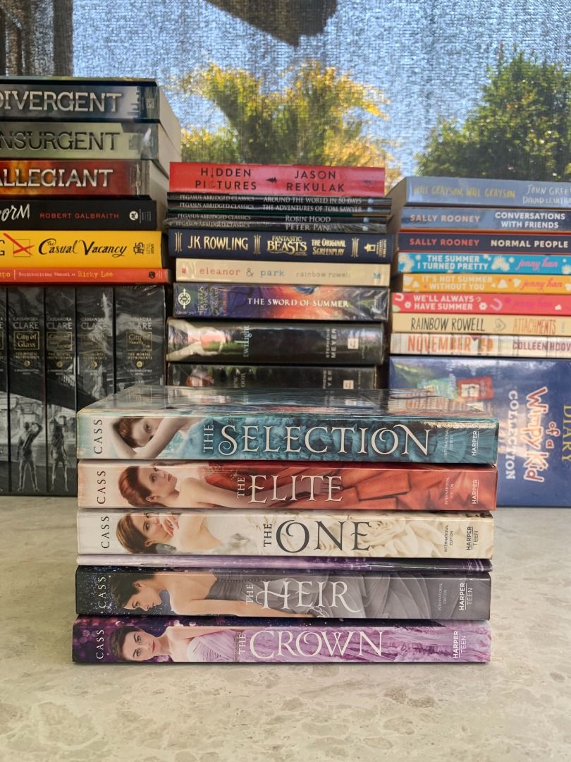 The Crown (The Selection Series by Kiera Cass) (Category: Storybooks) located in Makati City. Submitted by shopwithmeraki_ (Listing ID 1459807982, Image 3). Description: Decluttering: Books 📍Location: Makati City 💵 Payment methods: Maribank / GoTyme / QRPH / Bank transfer 🚛 Delivery: Buyer shoulders shipping/delivery via Lalamove or Grab Express for same-day delivery/LBC/J&T.