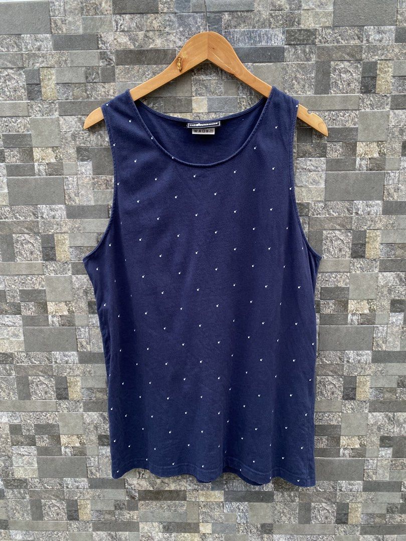The Hundreds Tanktop (Category: Tshirts & Polo Shirts ) located in Santa Rosa. Submitted by thriftandwrap.2020 (Listing ID 1459817933, Image 1). Description: •𝑺𝒊𝒛𝒆:Medium-Large •𝑪𝒐𝒏𝒅𝒊𝒕𝒊𝒐𝒏:Excellent •𝑪𝒐𝒍𝒐𝒓 𝒓𝒂𝒕𝒆:9/10 𝗠𝗶𝗻𝗲 350.