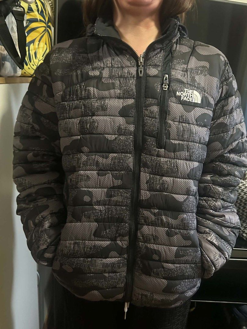 The North Face Camo Puffer Jacket (Category: Coats, Jackets and Outerwear) located in Makati City. Submitted by kriscelity (Listing ID 1459800151, Image 3). Description: THE NORTH FACE Camo Puffer Jacket | Excellent Condition | ₱2200 The North Face puffer jacket 🖤 Black/gray camo print ✨ Excellent condition Worn only a few times No stains, tears, or major flaws Hooded | Full zip | Multiple zip pockets ₱2000 negotiable Selling because rarely used