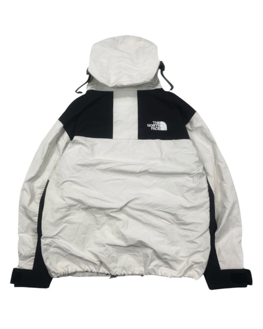 The North Face Mountain Jacket GORE-TEX (Category: Coats, Jackets and Outerwear) located in Bacolod City. Submitted by piquedup.ph_v2 (Listing ID 1459863817, Image 2). Description: The North Face Mountain Jacket GORE-TEX Size: Extra Large | 25.5x28 Condition: Excellent Color rate: 9/10 (Color may vary to lighting) Flaws: None.