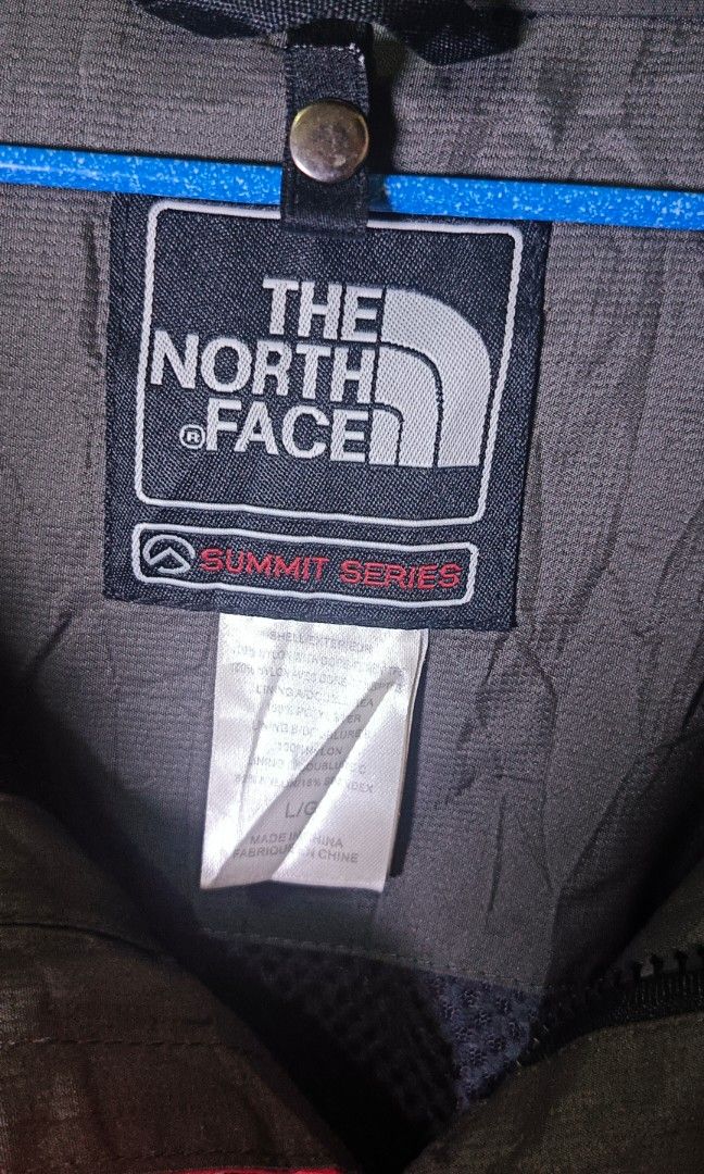 THE NORTHE FACE SUMMIT SERIES/OUTDOOR JACKET (Category: Coats, Jackets and Outerwear) located in Angeles City. Submitted by al.quilala03 (Listing ID 1459804842, Image 3). Description: Length-27 inch Width-25 Sleeve length-23 Large in size in good condi see pic before buying😊.