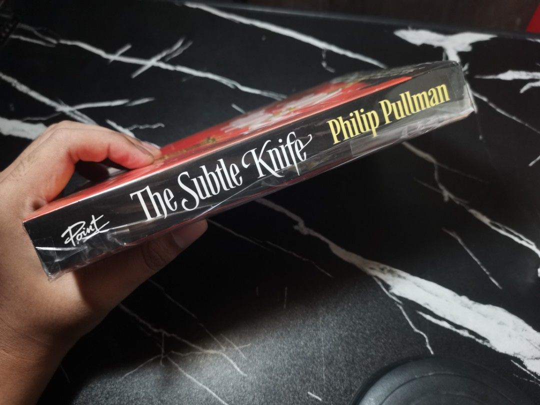 The Subtle Knife by Philip Pullman - His Dark Materials Book 2 (Category: Storybooks) located in Cavite. Submitted by mibook (Listing ID 1459741554, Image 3). Description: - Light tanning - No foxing - No spine creases - 69 pesos.
