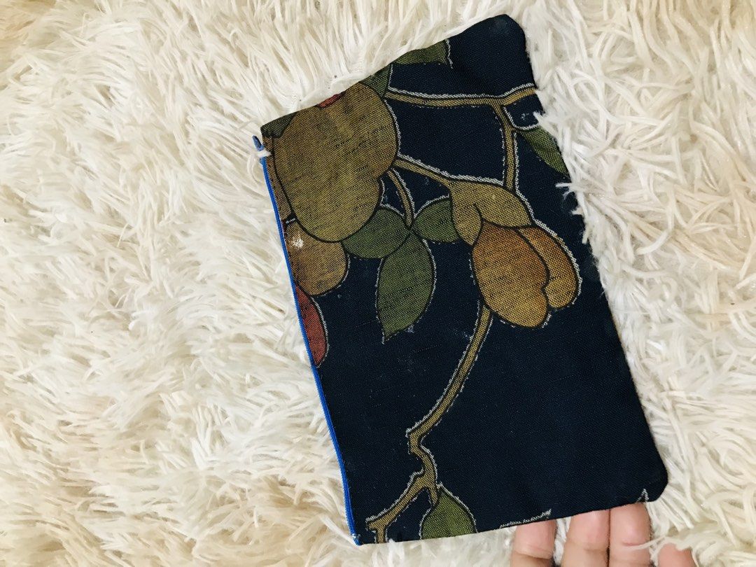 THICK CANVAS POUCH (Category: Purses & Pouches) located in Gamu. Submitted by 2022bagsbunny (Listing ID 1459710086, Image 1). Description: .