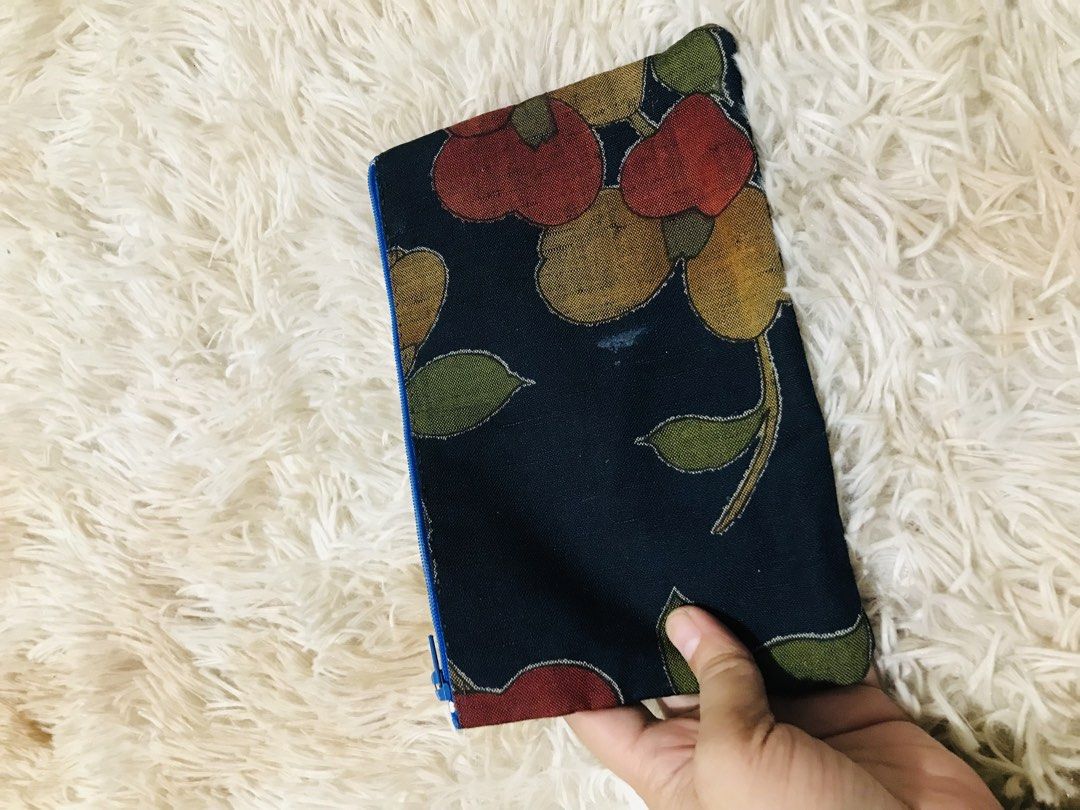 THICK CANVAS POUCH (Category: Purses & Pouches) located in Gamu. Submitted by 2022bagsbunny (Listing ID 1459710086, Image 2). Description: .